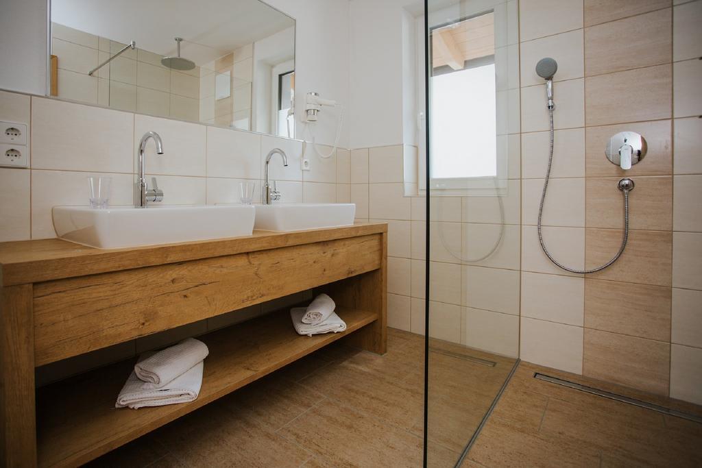 Apartmenthaus Strasswirt De Luxe เทรอโพลาค ภายนอก รูปภาพ